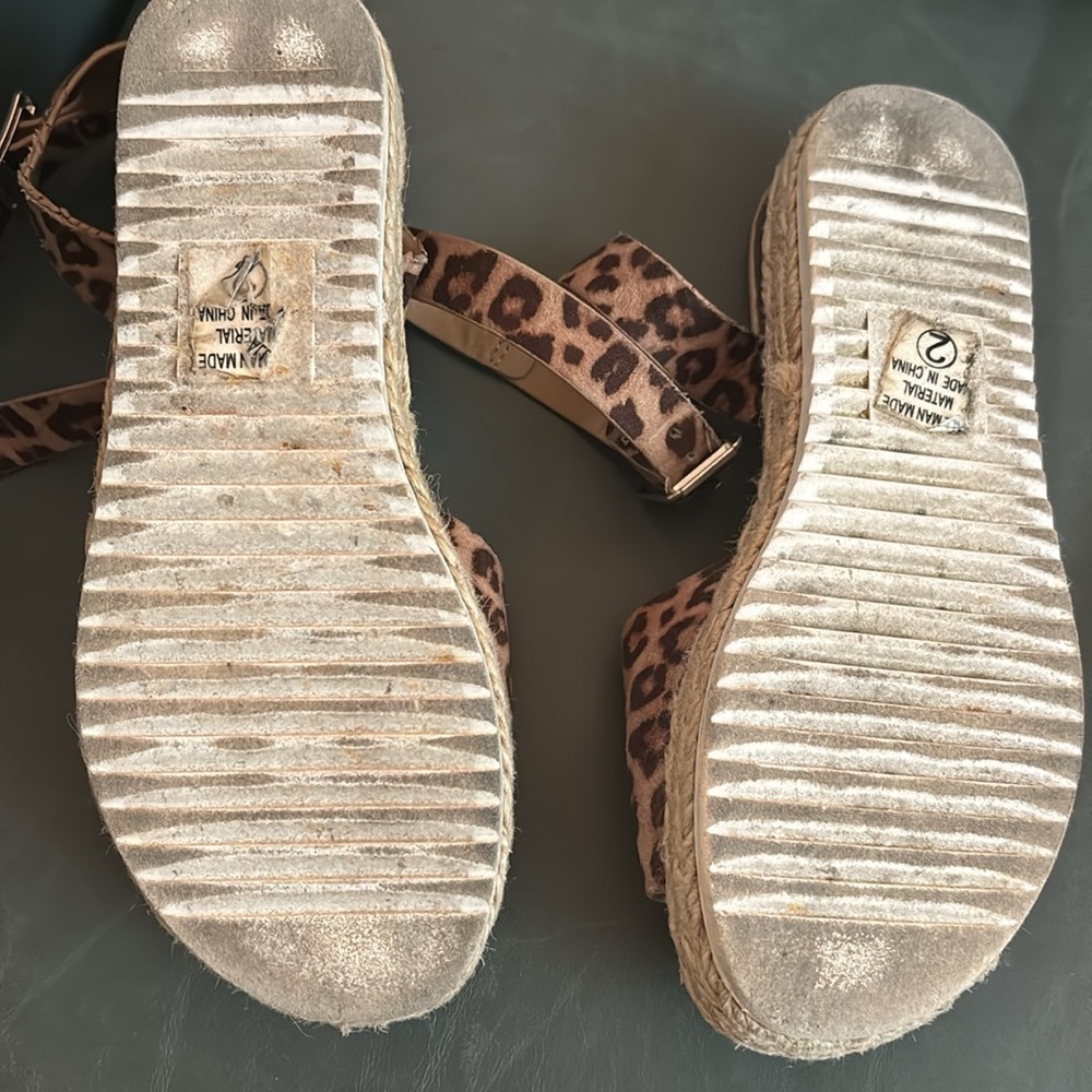 ❤️3 for $15! ❤️ SODA animal print sandals. Oat Cheetah! Size 2, ❤️3 for $15!❤️ - Picture 3 of 13